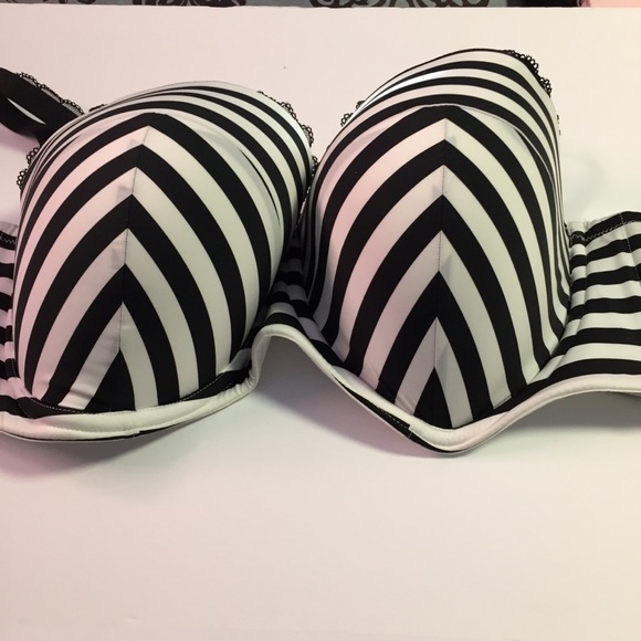 Torrid Curves Bra - Picture 2 of 5